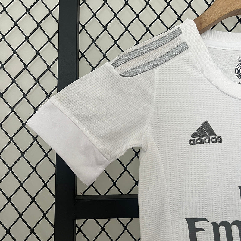 Conjunto Retrô Infantil Real Madrid l 2015/16- Modelo Torcedor