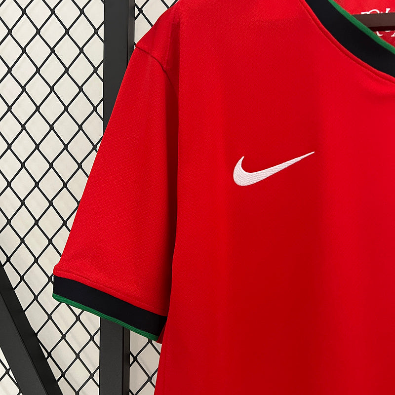 Camisa Seleção Portugal l 2024/25 Vermelha - Modelo Torcedor