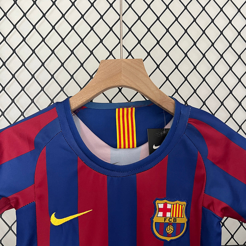 Conjunto Retrô Infantil Barcelona l 2005/06 - Modelo Torcedor