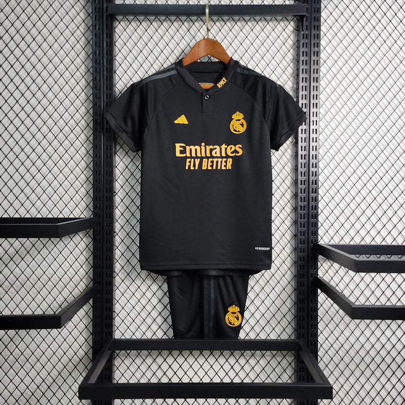 Conjunto Infantil Real Madrid lll 2023/24 Preto - Modelo Torcedor