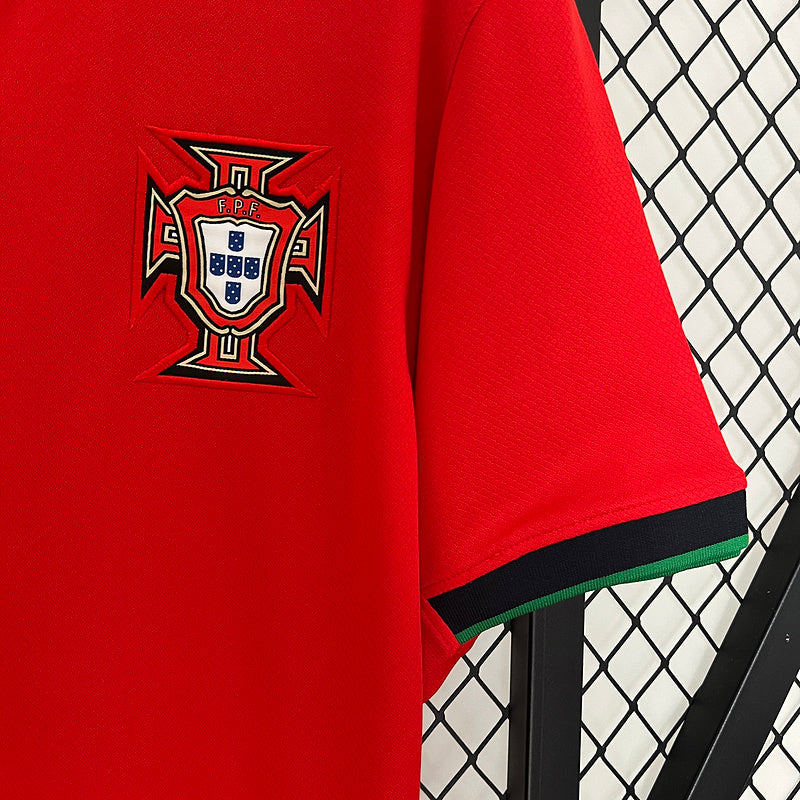 Camisa Seleção Portugal l 2024/25 Vermelha - Modelo Torcedor