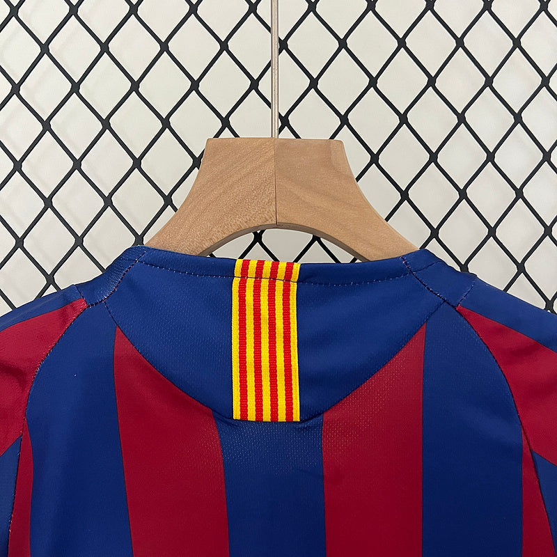 Conjunto Retrô Infantil Barcelona l 2005/06 - Modelo Torcedor