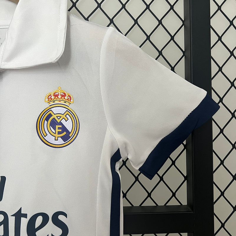 Conjunto Retrô Infantil Real Madrid l 2016/17 - Modelo Torcedor